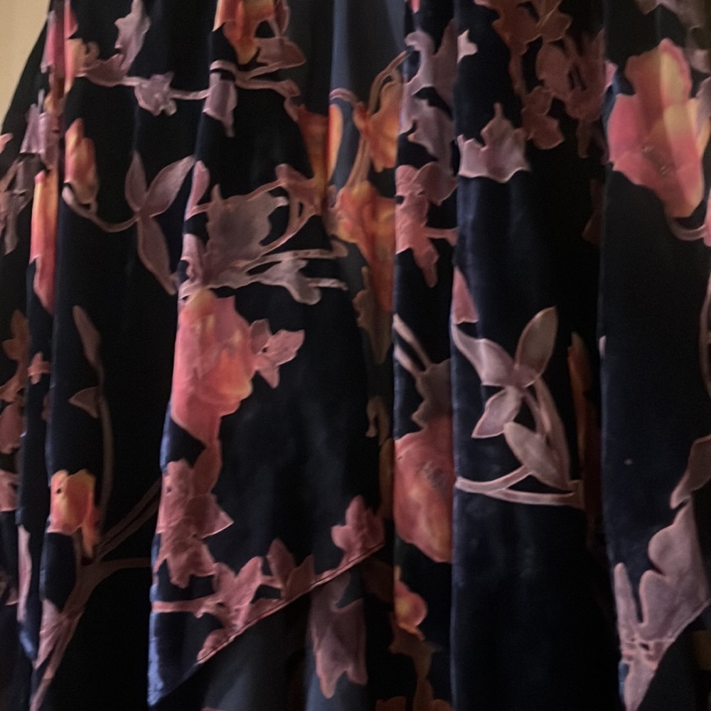 Shawl top with sheer flowers on velvet - Picture 2 of 4